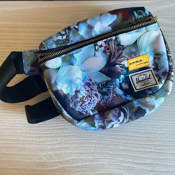 Herschel Supply Company Handbags - Herschel belt bag NWOT